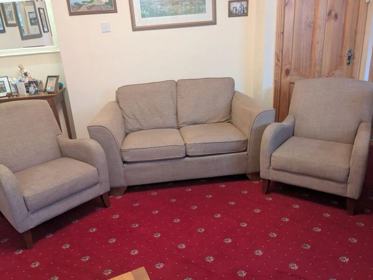 small sofa & 2 small armchairs in very good condition, newly cleaned, no damage, origin Marks & Spencer