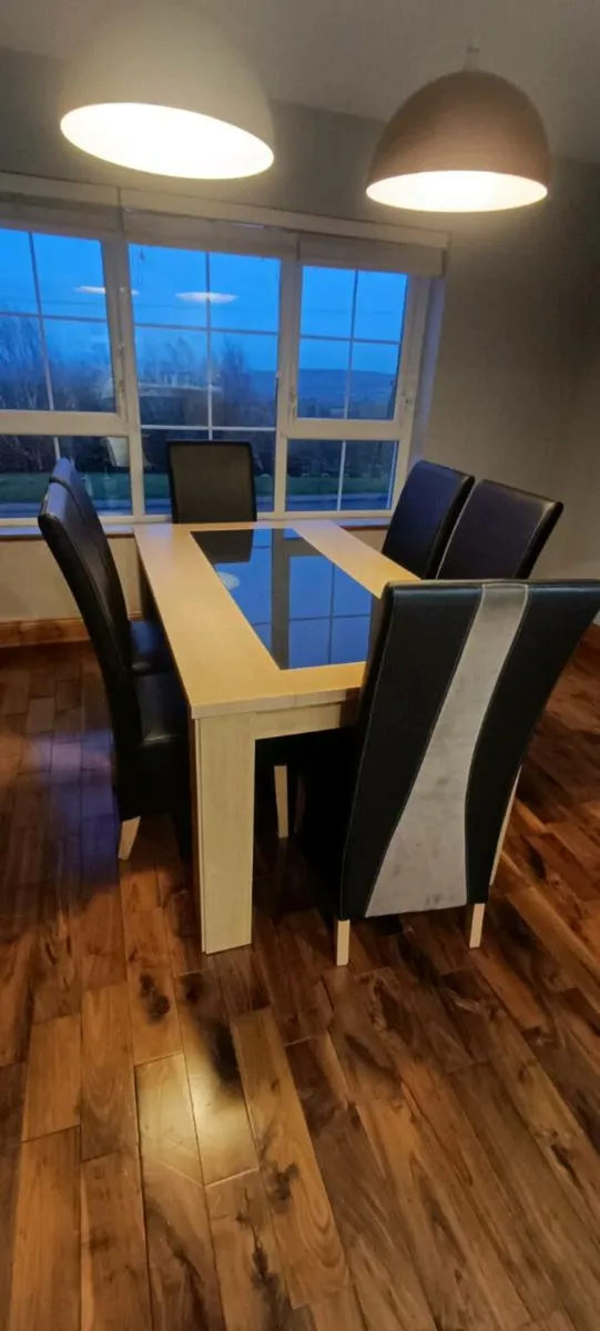 Dining table and chairs - Image 1