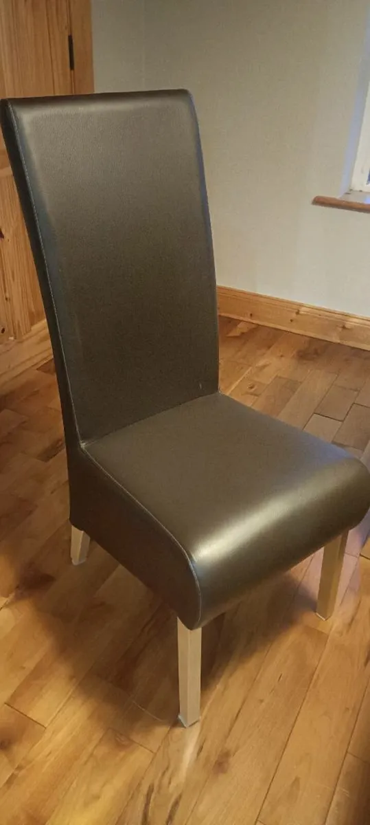 Dining table and chairs - Image 3