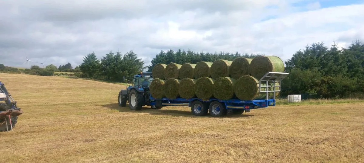 Bale trailer - Image 1