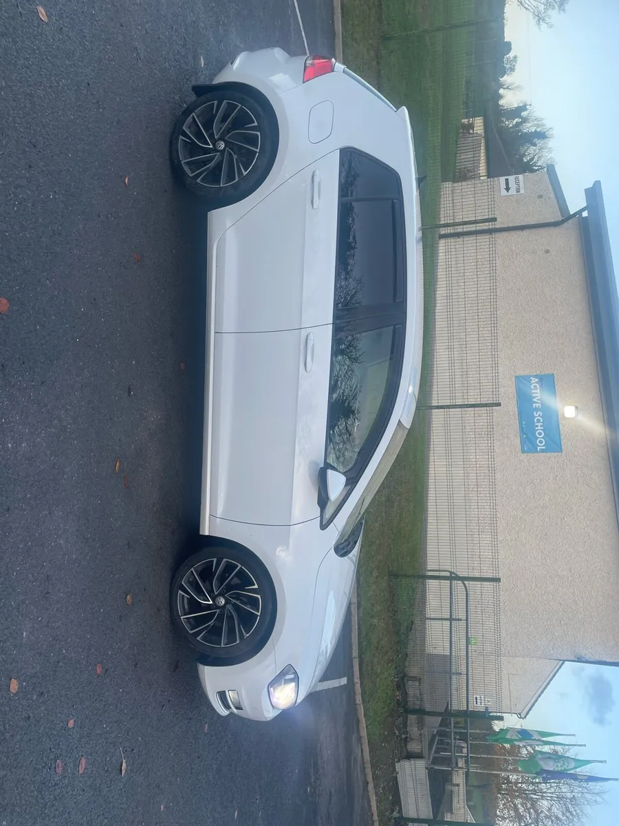 161 Volkswagen Golf Highline, high spec - Image 2