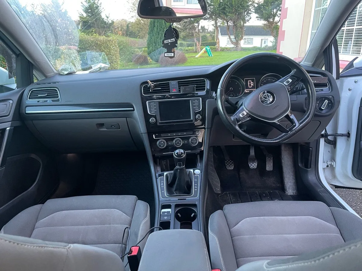 161 Volkswagen Golf Highline, high spec - Image 4