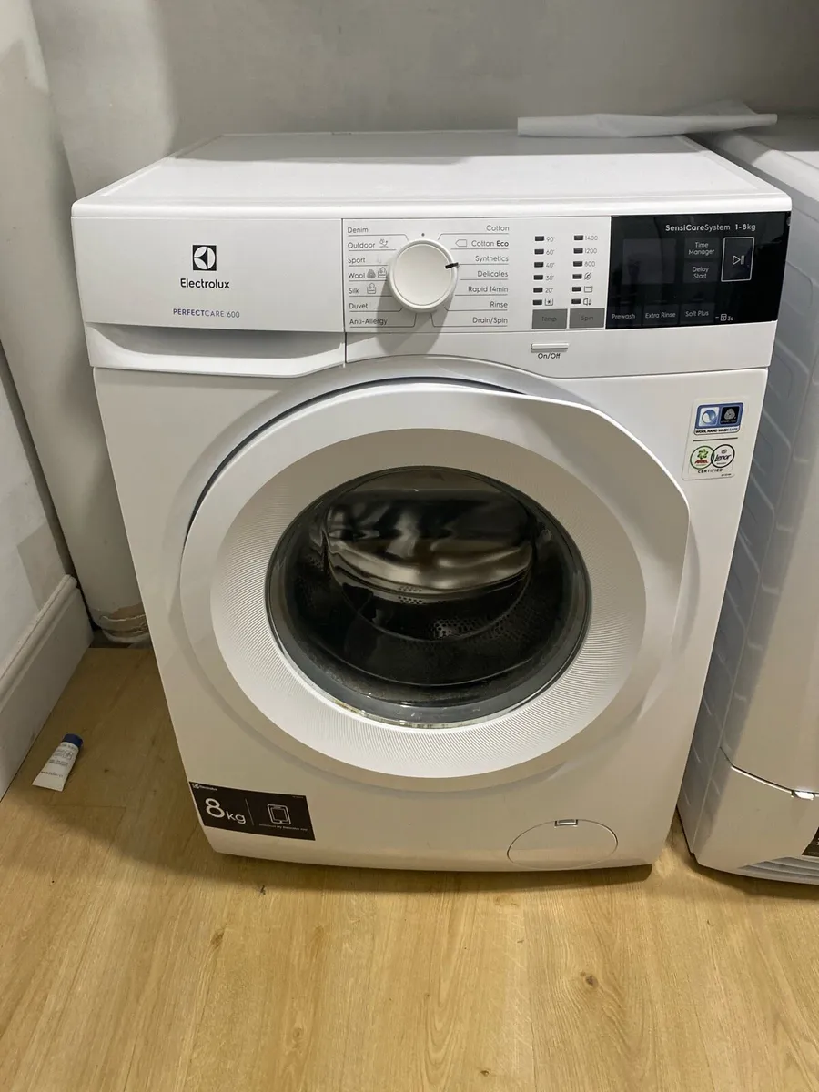 Washing machine - Image 1
