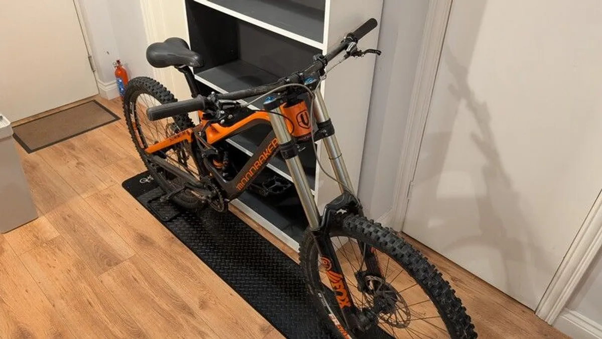 Downhill Mountain Bike Mondraker Summum Pro with extras - Image 2