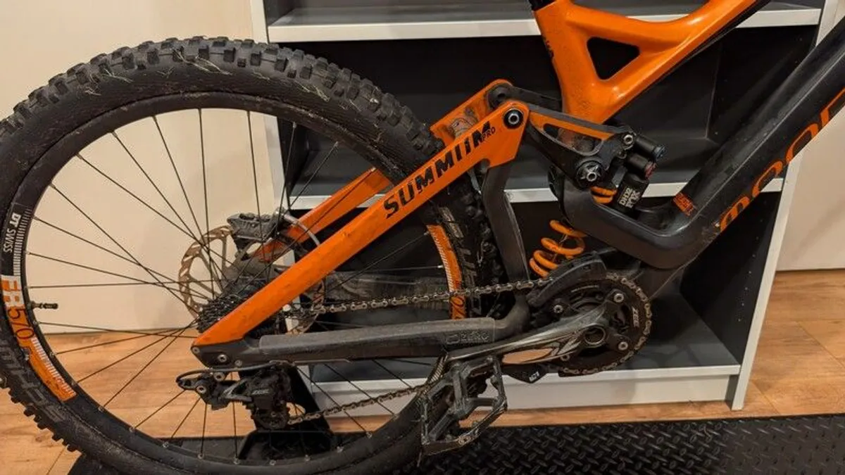 Downhill Mountain Bike Mondraker Summum Pro with extras - Image 4