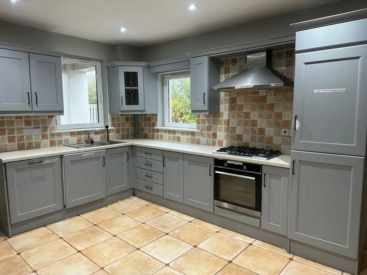 Full solid wood kitchen - Image 1