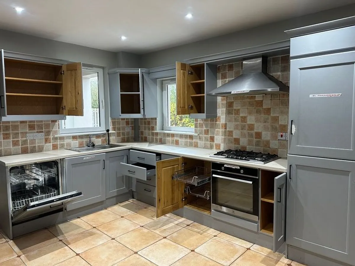 Full solid wood kitchen - Image 2