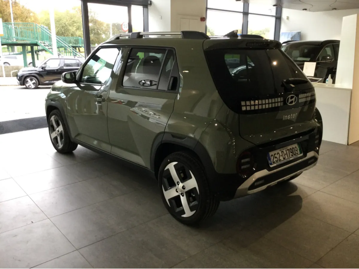 Hyundai INSTER ELEGANCE 49KWH - Demo - - Image 4