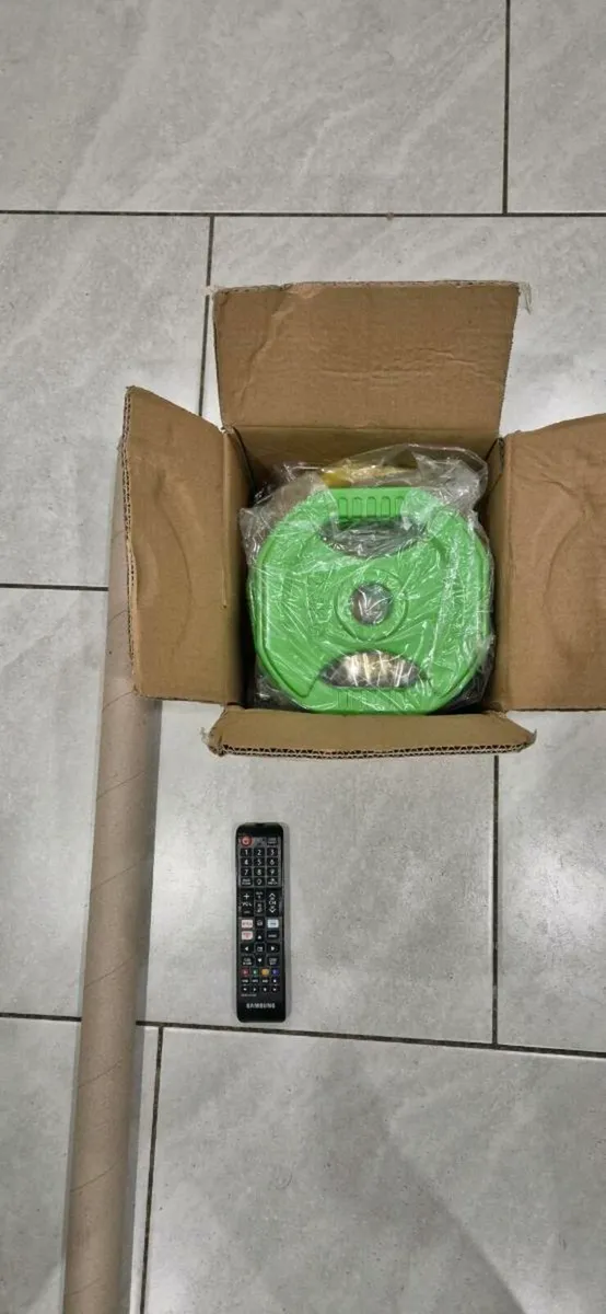 Brand new 20 kilo coloured bodypump weight set - Image 3