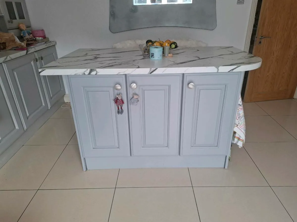 Kitchen Units - Image 1