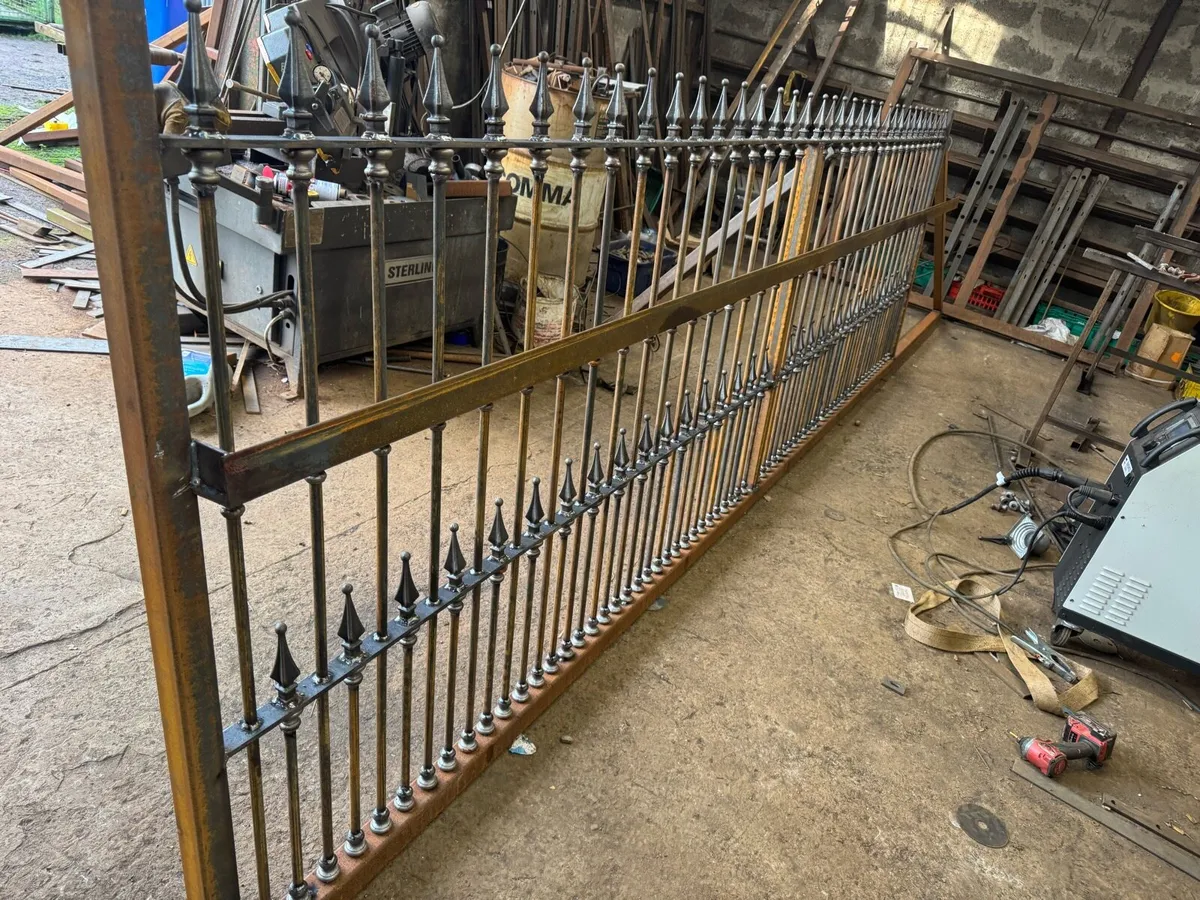 Sliding gate - Image 1