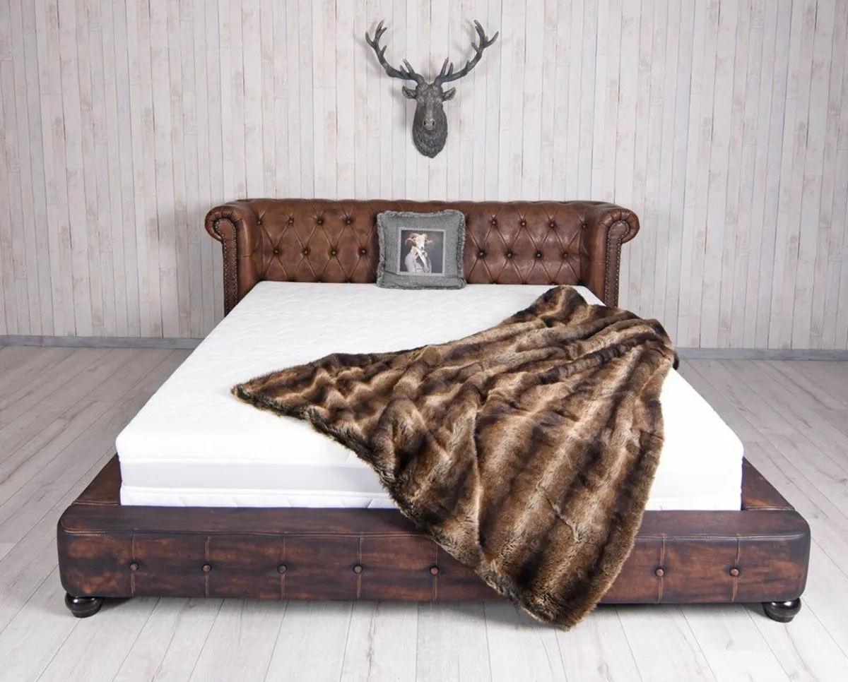 Chesterfield Double Bed - Image 4