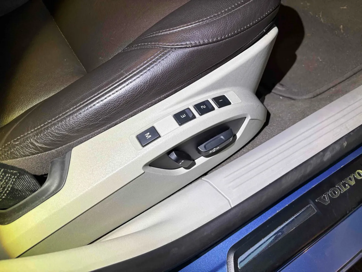 Volvo V40 2015 V40 COMING SOON T4 FULL LEATHER , T - Image 2