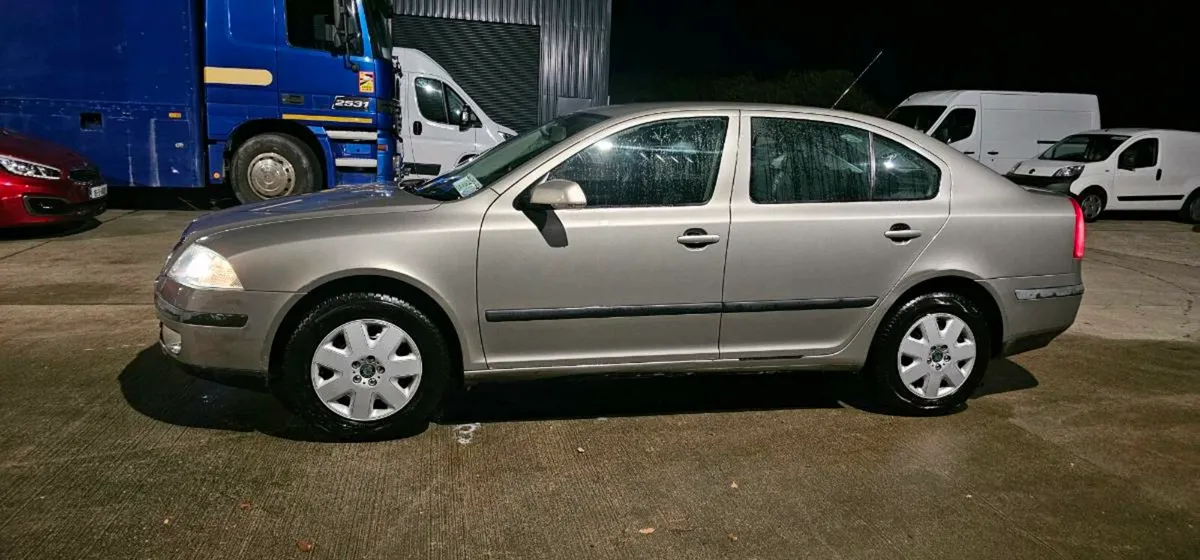 2007 SKODA OCTAVIA 1.6 PETROL - Image 2