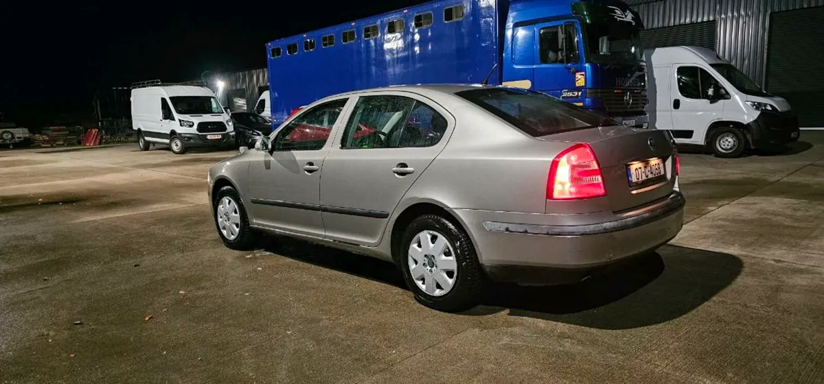 2007 SKODA OCTAVIA 1.6 PETROL - Image 3