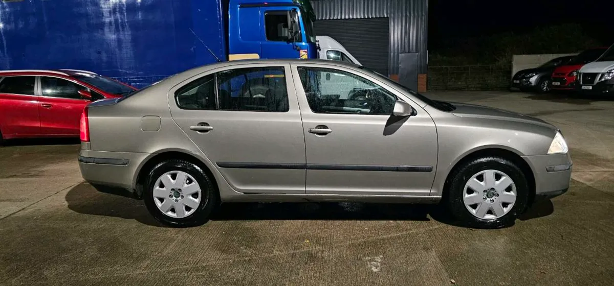 2007 SKODA OCTAVIA 1.6 PETROL - Image 4
