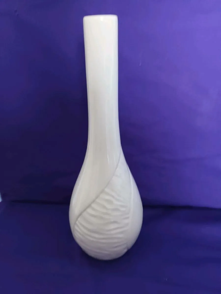 BELLEEK LIVING  TALL BUD VASE/SANDWAVE PATTERN - Image 1