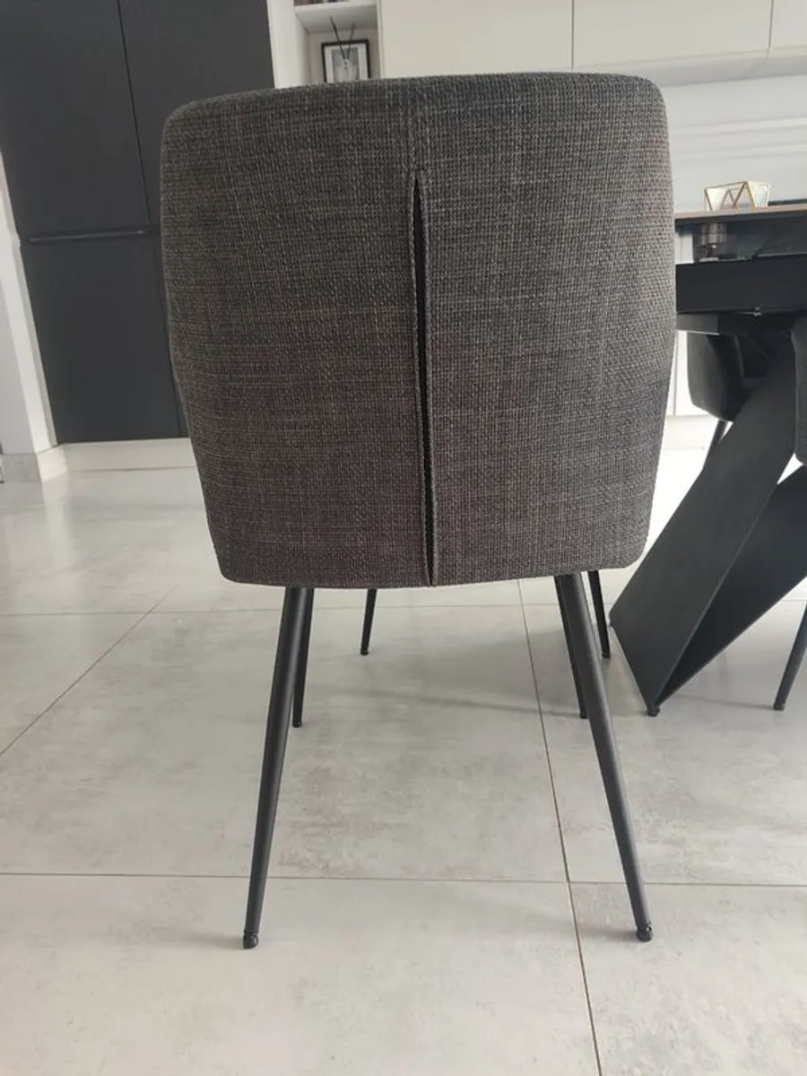 Dining table and 6 chairs - Image 1