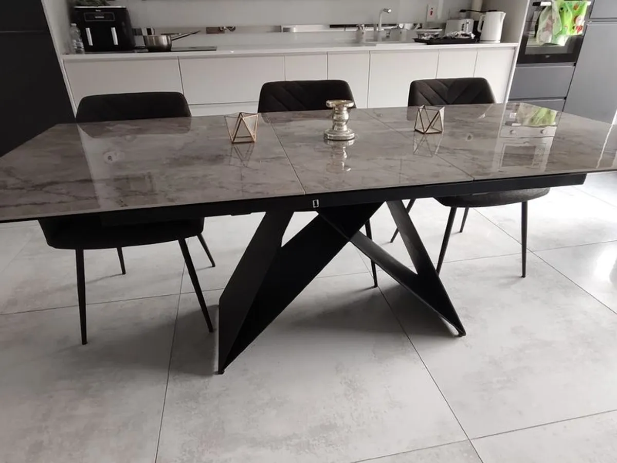 Dining table and 6 chairs - Image 3