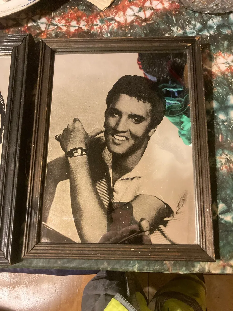 Two vintage elvis mirrors free postage - Image 3