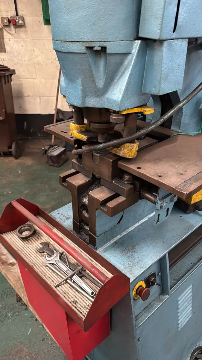 Kingsland Metal worker - Image 2