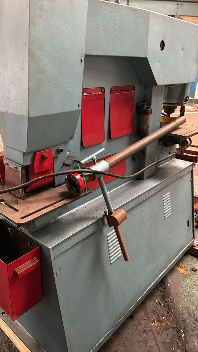 Kingsland Metal worker - Image 4