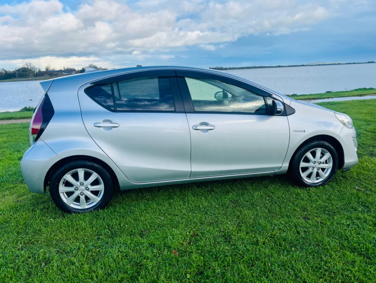 Toyota Aqua 2015 TOYOTA AQUA IN METALLIC SILVER HY - Image 3