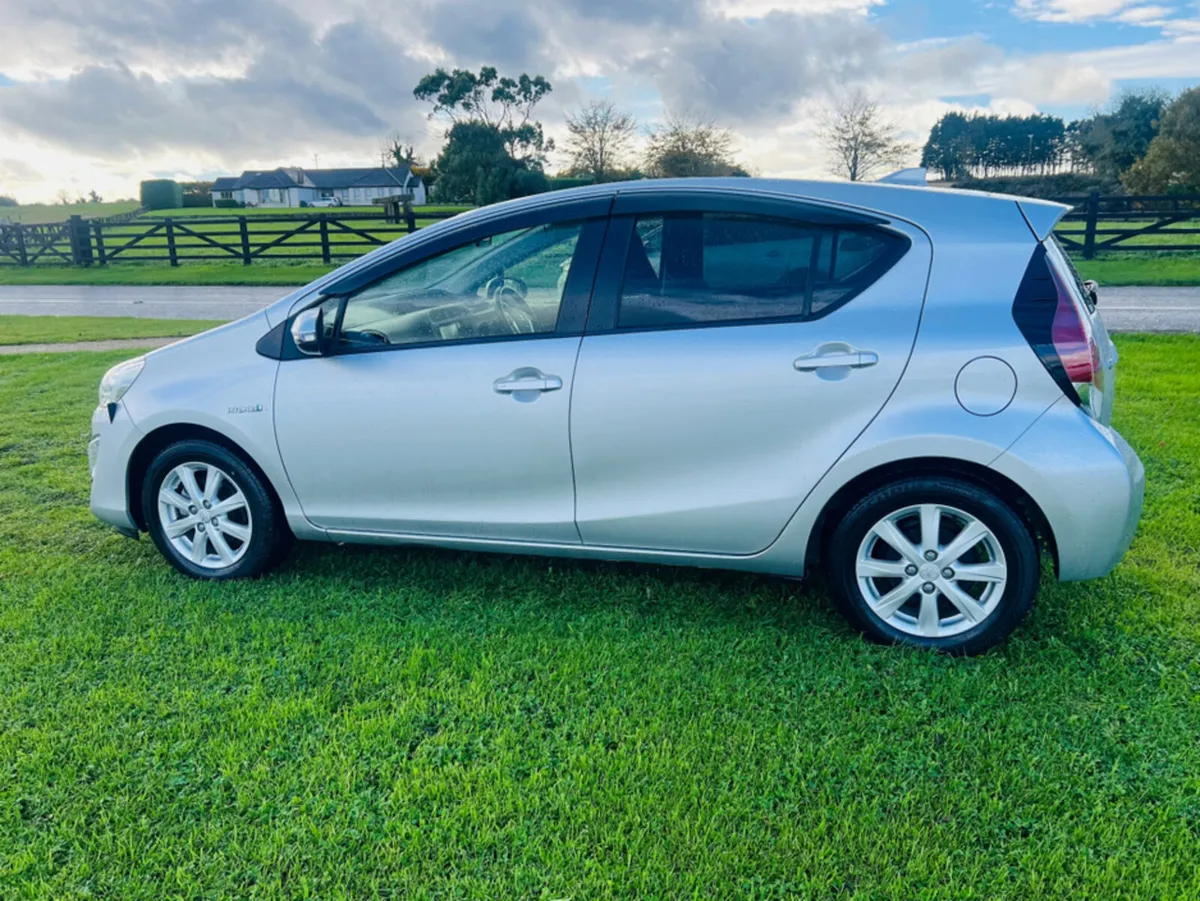 Toyota Aqua 2015 TOYOTA AQUA IN METALLIC SILVER HY - Image 4