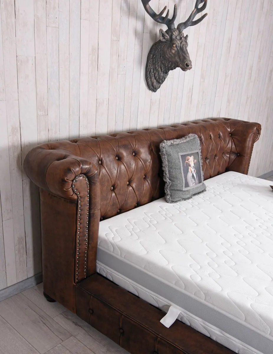 Chesterfield Double Bed - Image 2