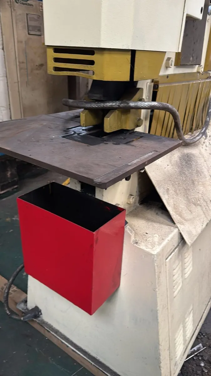 Metal worker - Image 2