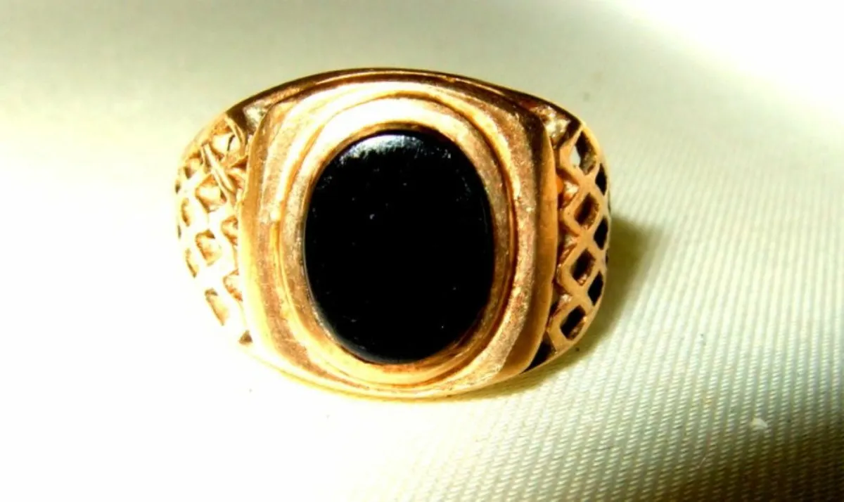 Vintage Gentlemans Signet Ring - Image 1