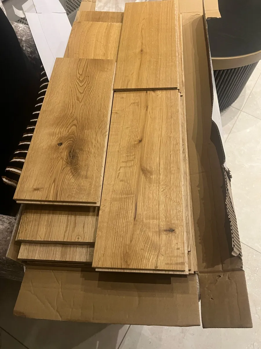 Solid oak flooring - Image 1