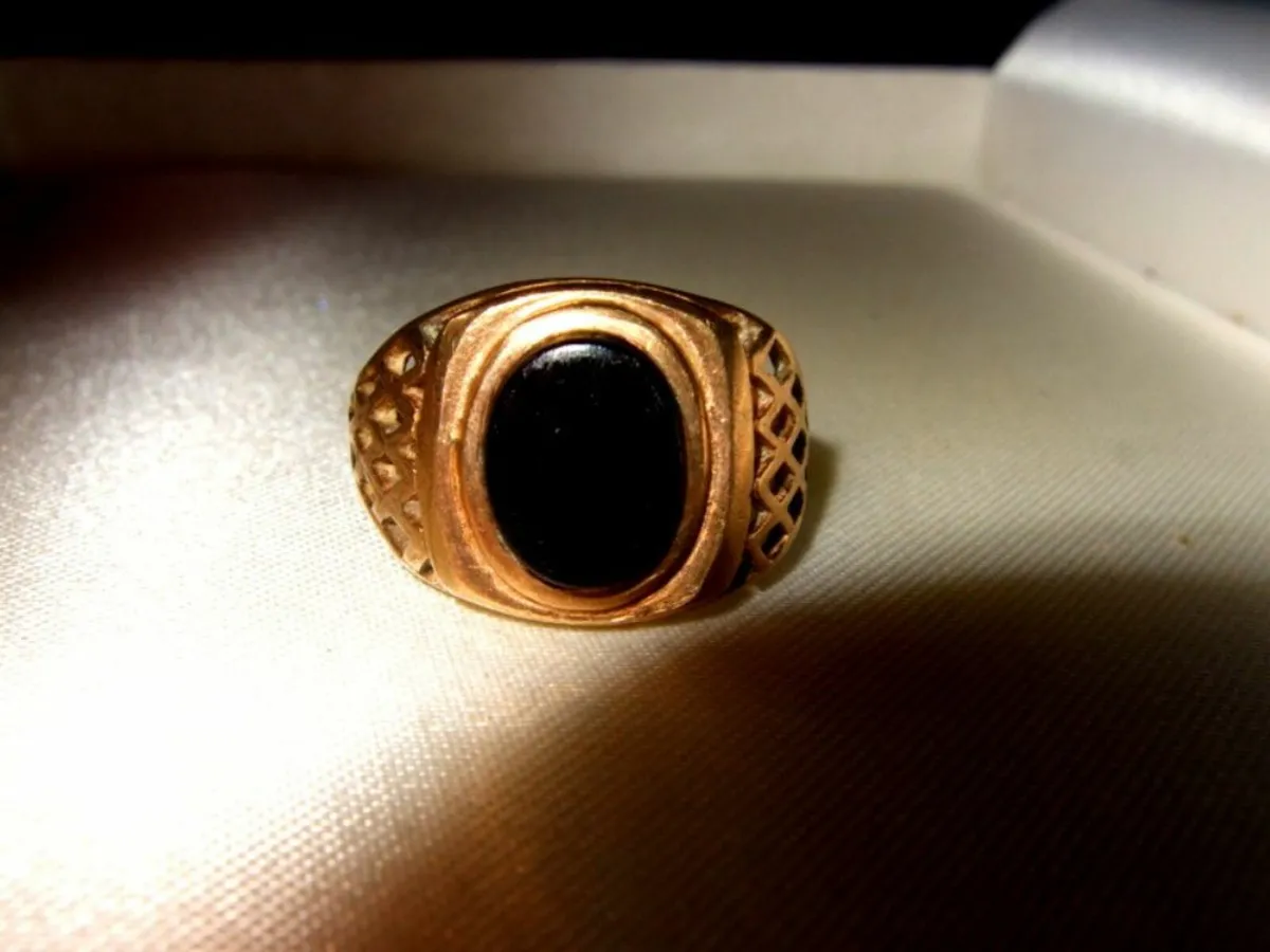 Vintage Gentlemans Signet Ring - Image 2