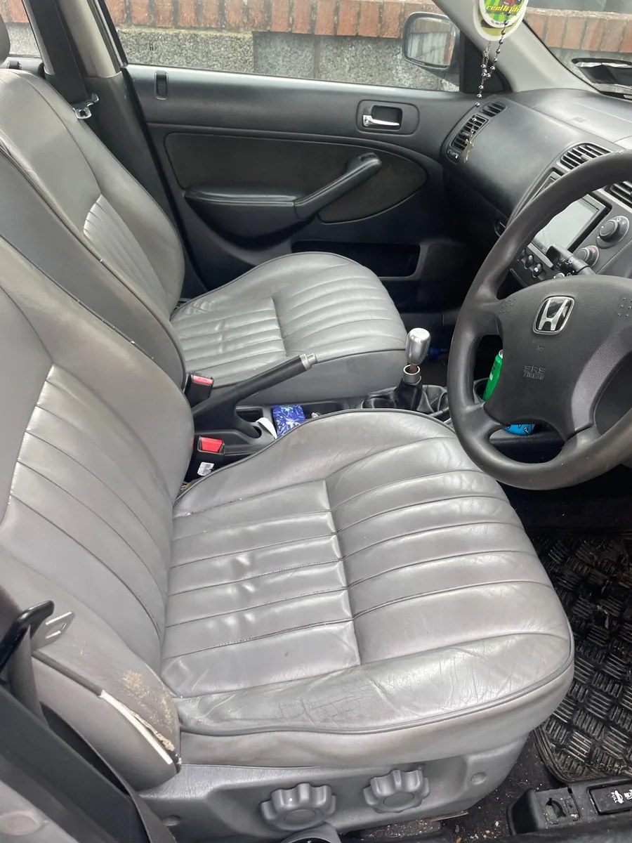 Honda Civic 2005 - Image 2