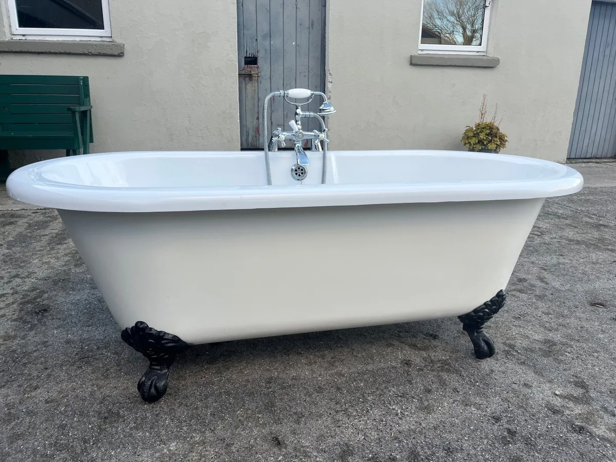Freestanding bath & traditional legs - Image 1