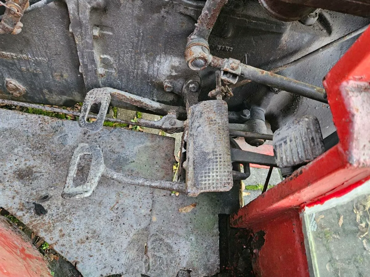 Massey 135 - Image 4