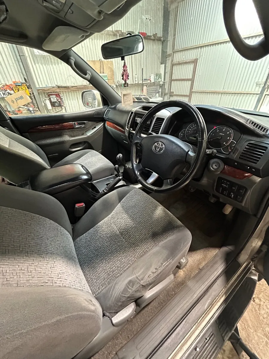 Toyota Land Cruiser 2004 - Image 2