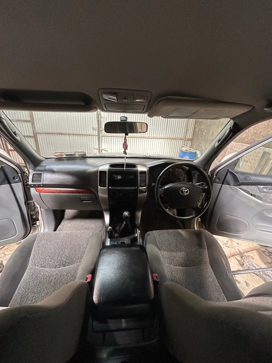 Toyota Land Cruiser 2004 - Image 3