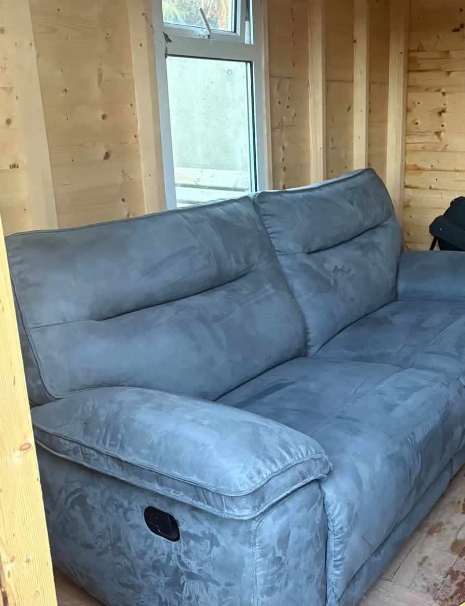 Recliner Couch - Image 1