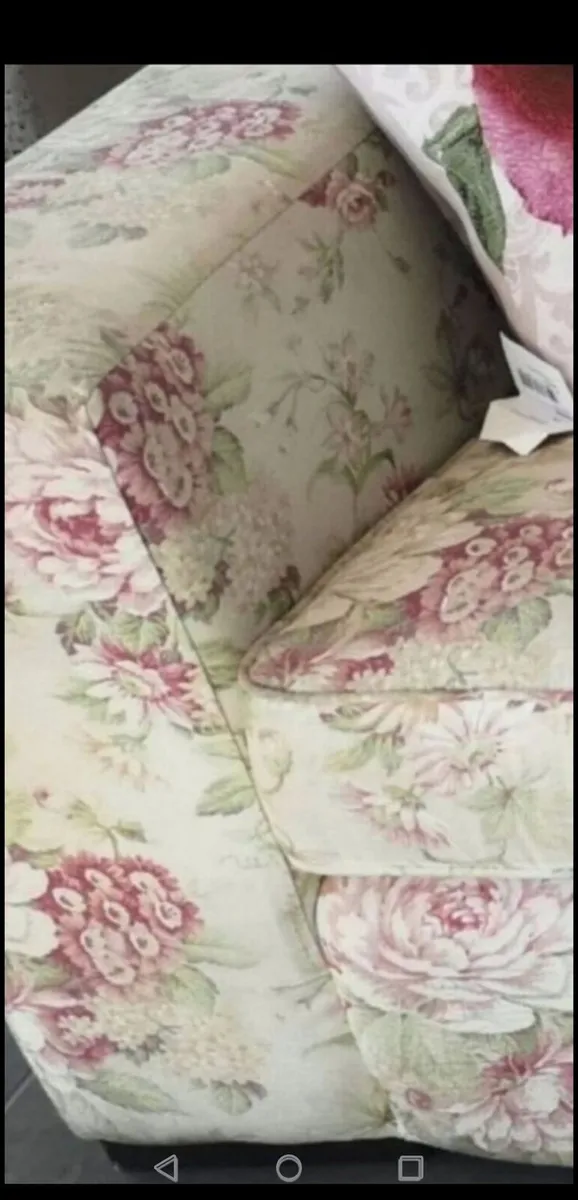 **CLEARANCE**  Floral Couch
High quality - Image 2