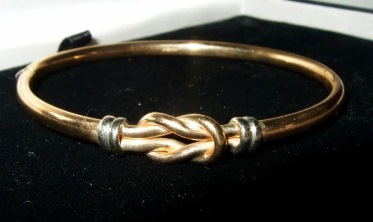 Vintage Hallmarked 9ct Gold Knot Bangle - Image 2