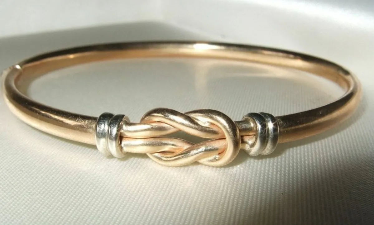 Vintage Hallmarked 9ct Gold Knot Bangle - Image 1