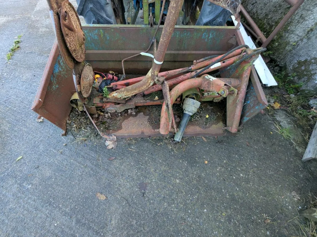 Kuhn 5ft 6" mower for parts - Image 1