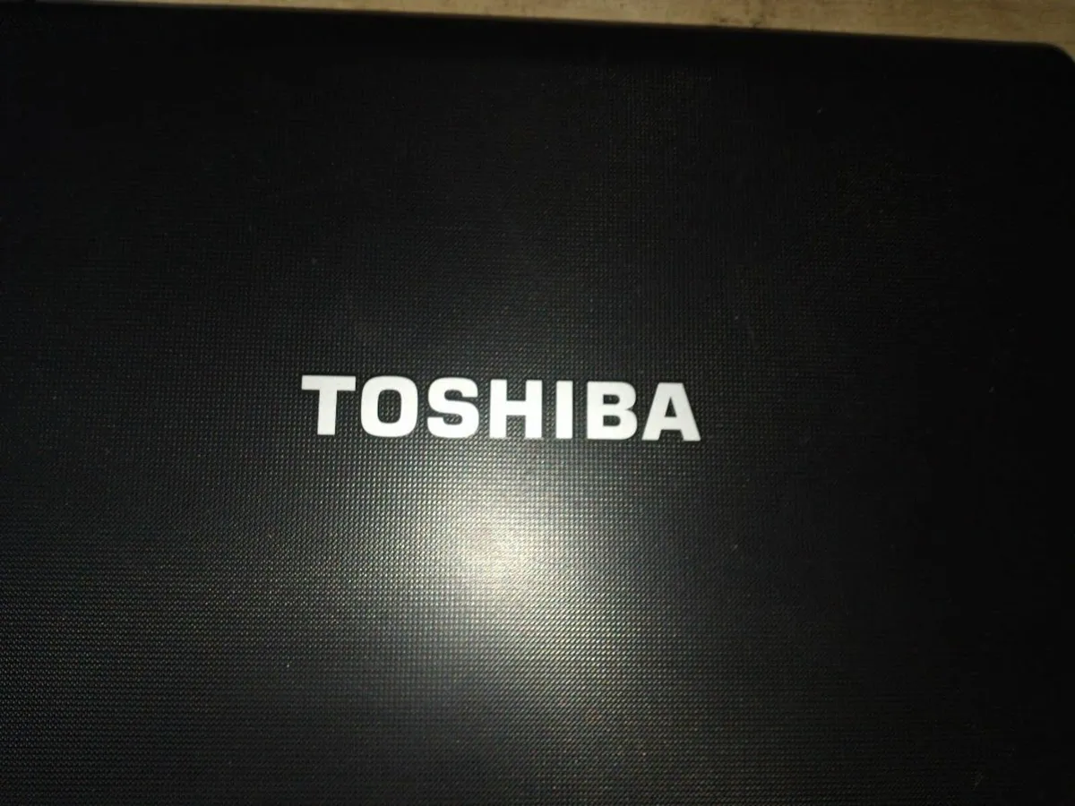 Toshiba laptop - Image 2
