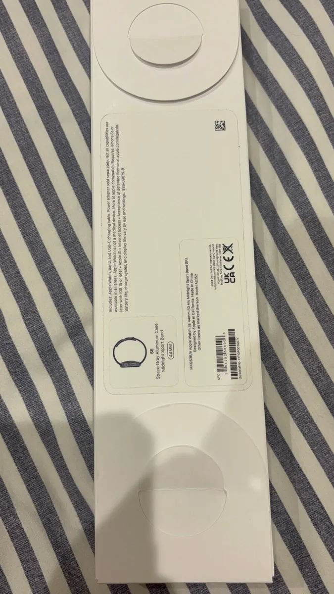 Apple Watch SE 44mm - Image 4