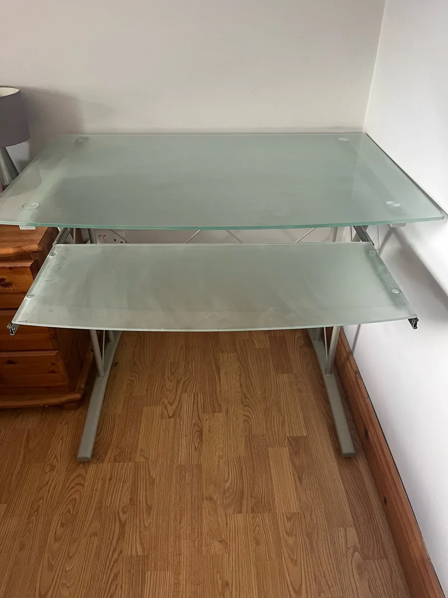 Computer Desk - Image 1