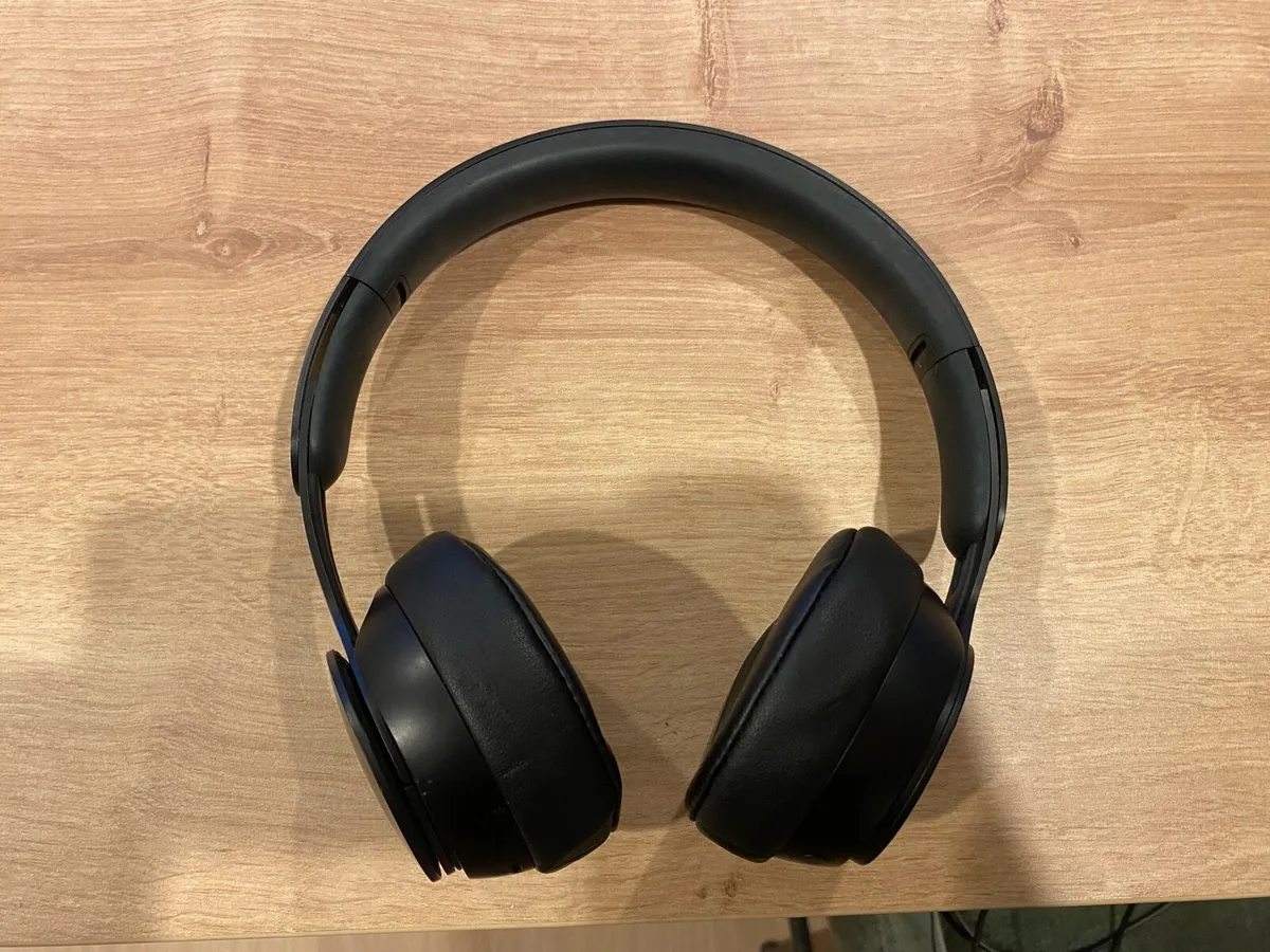Beats Solo Pro - Noise Cancelling Headphones - Image 1