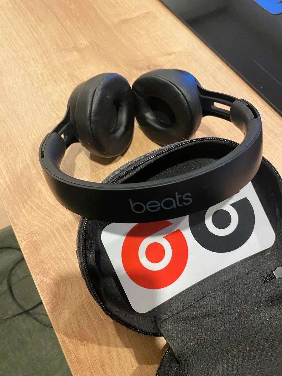 Beats Solo Pro - Noise Cancelling Headphones - Image 2