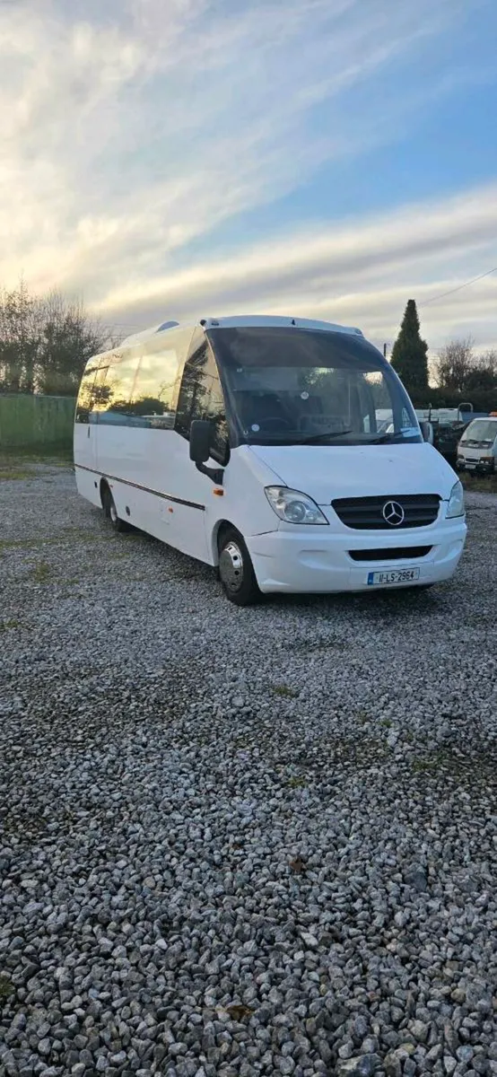 Mercedes Vario - Image 1