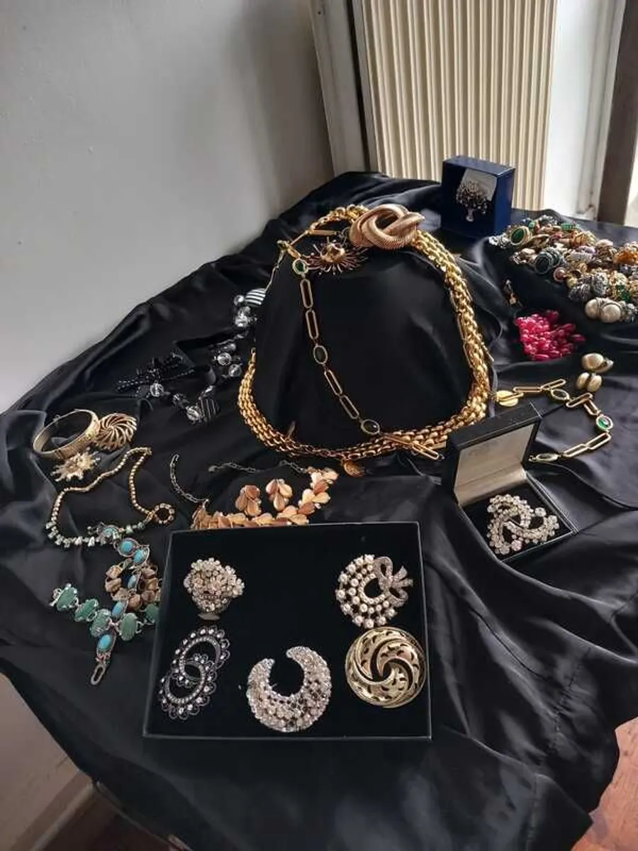 Vintage Costume Jewellery - Image 2